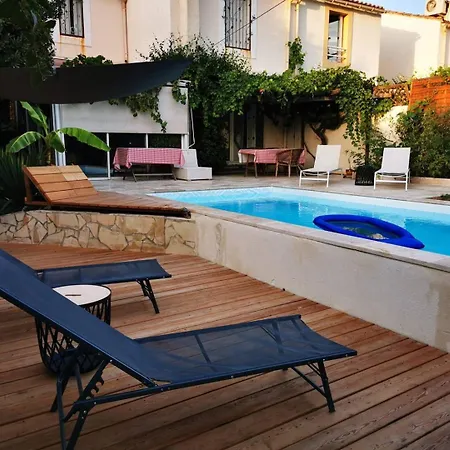 Chalet La Au Fond Du Jardin